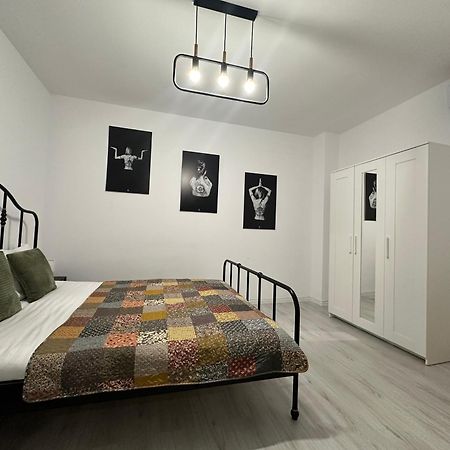 Apartamento Garsoniera In Complex Rezidential Bucarest Exterior foto